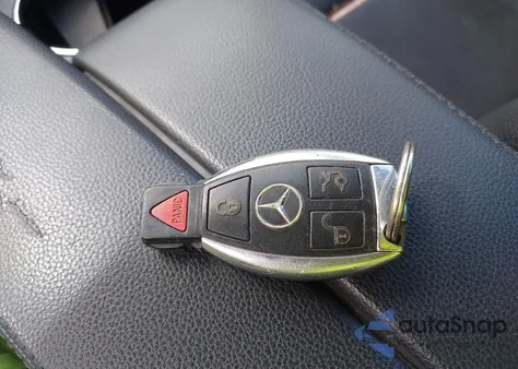 2013 Mercedes-Benz C 300 Sport 4Matic из США, поврежденный, VIN WDDGF8AB5DR267072